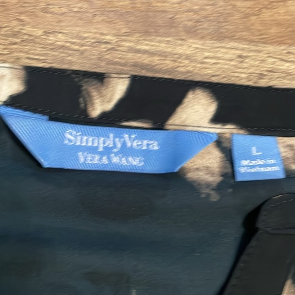 Vera Wang Simply Vera Women’s Top in Awesome Shape - Picture 3 of 5